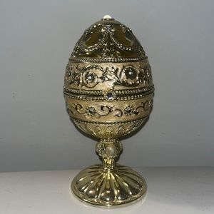 Vintage Jane Seymour Egg Music box (gift box inside edition)